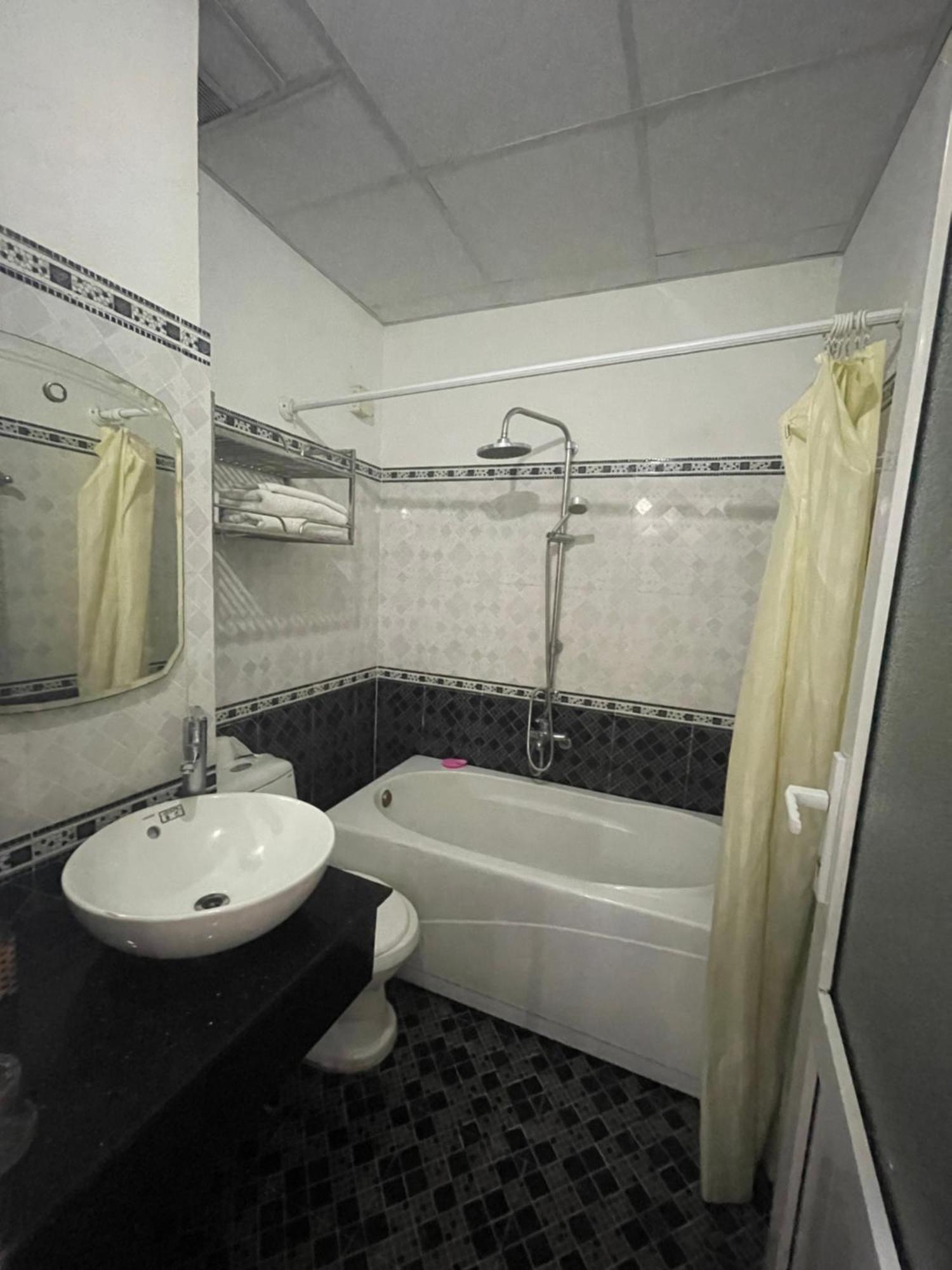 Oyo 553 Truong Giang Hotel Da Nang Bagian luar foto